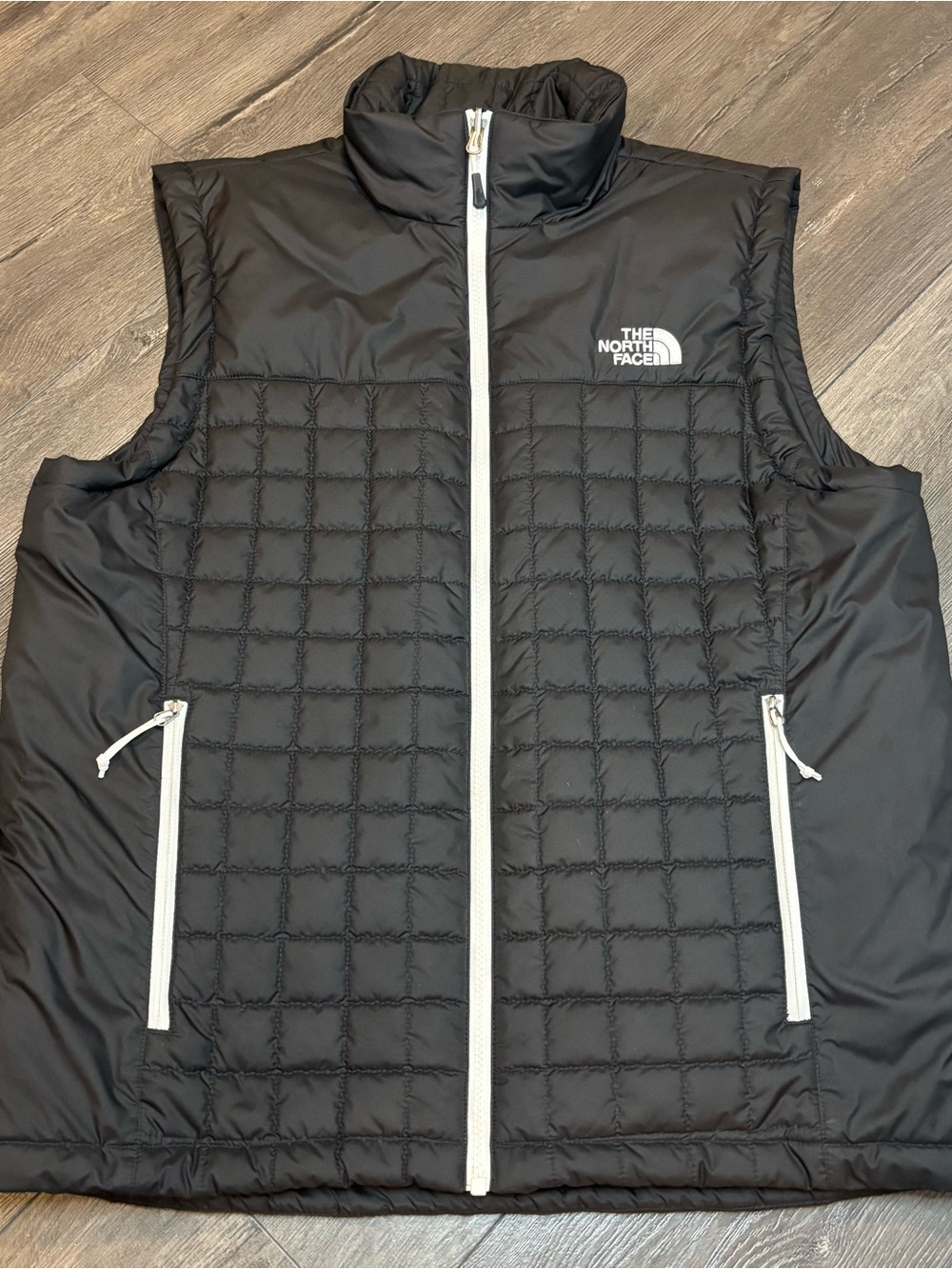 The North Face Black Quilted Insulated Men's Vest White Contrast Zipper Large